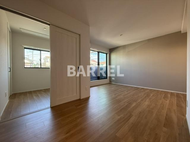 Louis Apartment豊中蛍池イーストの居間・リビング