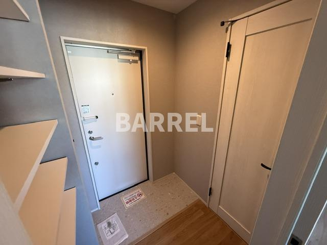 Louis Apartment豊中蛍池イーストの玄関