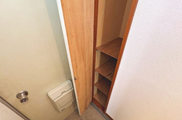 さいわいハイツの玄関