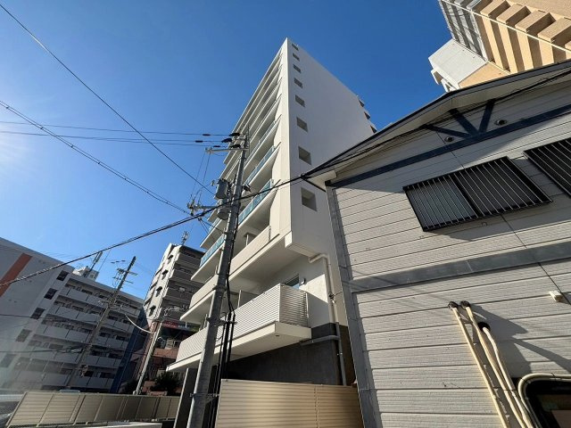CHARME十三本町の外観