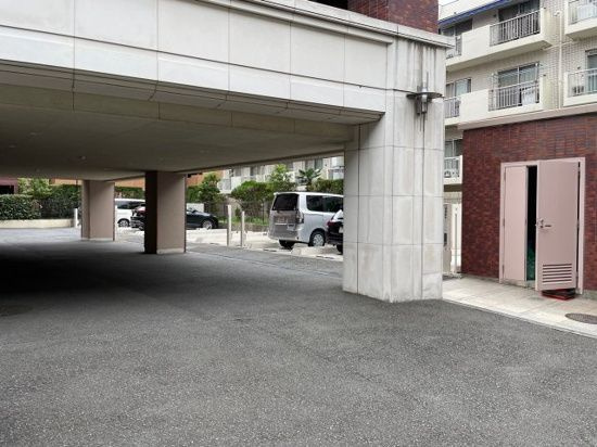 ファミールグラン用賀イクスヴィアの駐車場