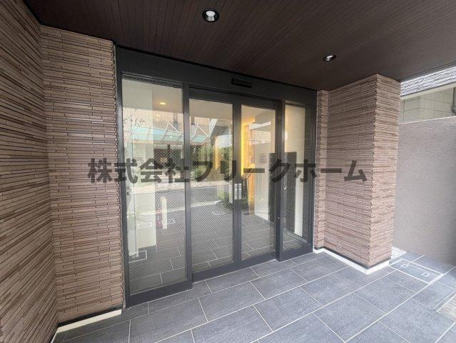 武蔵野市吉祥寺本町３丁目の賃貸マンションのエントランス