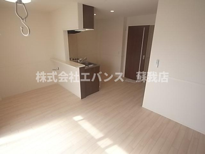 【居間・リビング】 | AniNerd | こちらの居間で趣味の時間をお楽しみください
