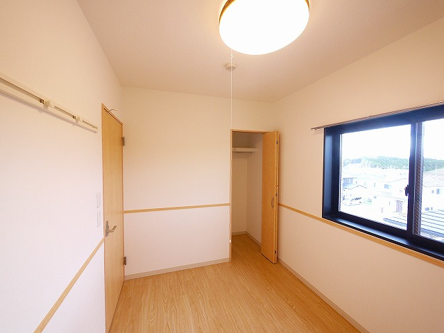 木津ロイヤルメゾンの洋室