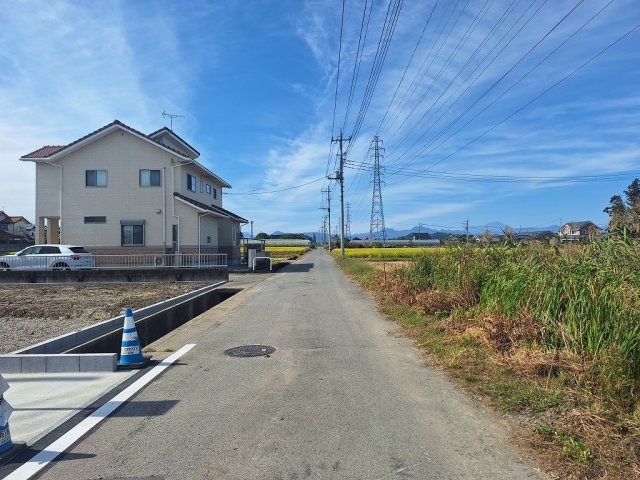 高崎市吉井町本郷1期全4区画の前面道路含む現地写真