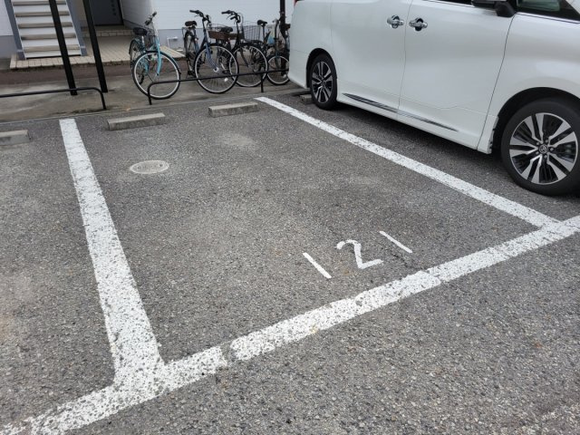 アイクスコートHの駐車場