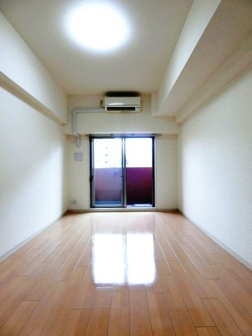 エグゼ心斎橋EASTの居間・リビング