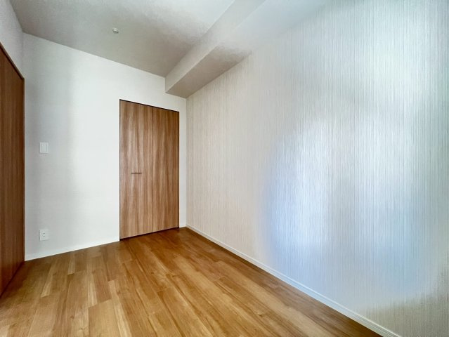スプランディッド本町グランの洋室