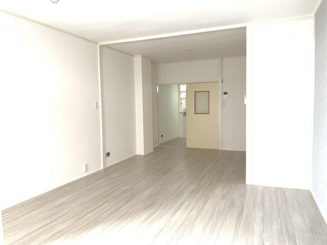 千代田ハイツの内装|明るい室内です