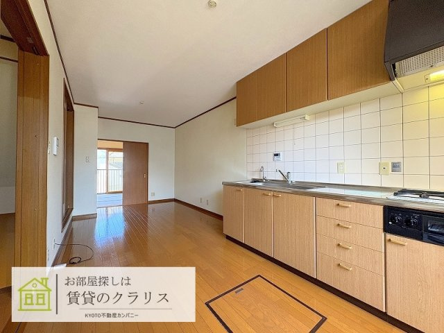 桂乾町（ペット可）ガレージ付き戸建の居間・リビング