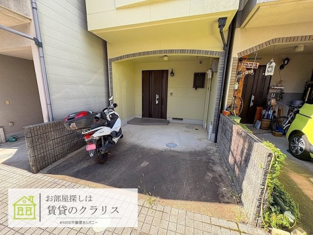 桂乾町（ペット可）ガレージ付き戸建の駐車場