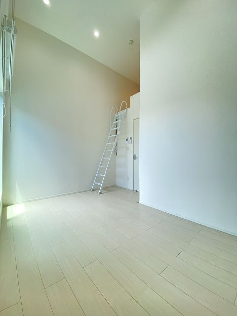 尼崎市東本町１丁目のアパートの居間・リビング|ゆったりとした居間です