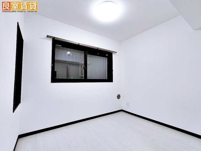 【寝室】 | ロイヤルグレイス28