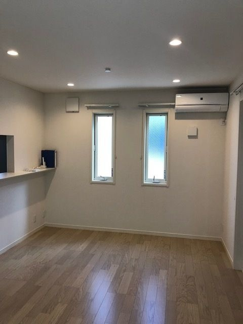 喜多見９丁目戸建 Bの居間・リビング|こちらのリビングで趣味の時間をお楽しみください