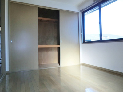 【寝室】 | ロイヤルパレス参番館