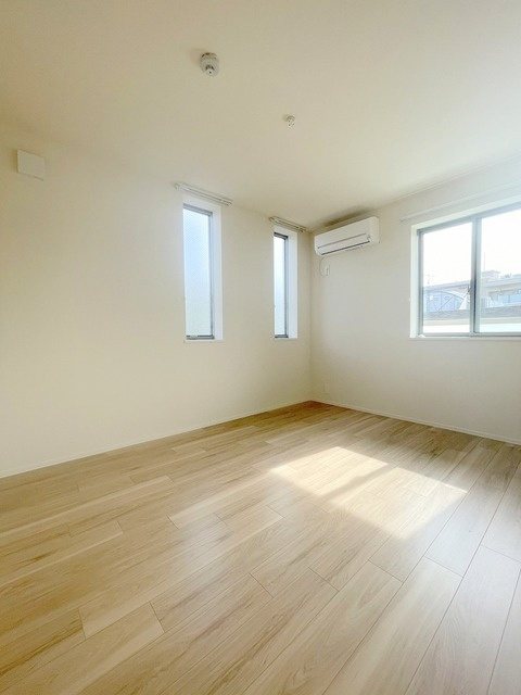 Ｄｕｅ　Ｗｅｓｔ　Ａｚａｂｕ　Ｈｏｕｓｅの寝室|★明るいフローリングの角部屋です★