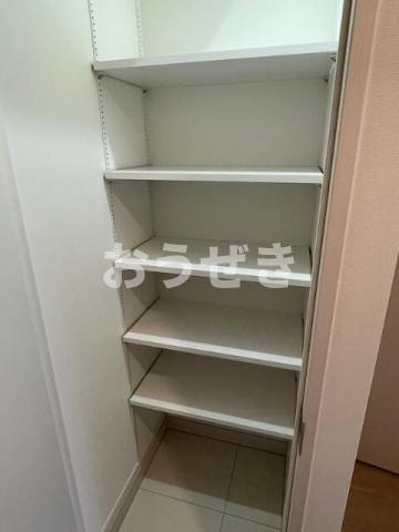 足立区西新井本町２丁目の賃貸マンションの収納