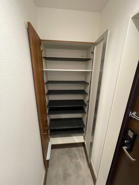 レガート代沢の玄関