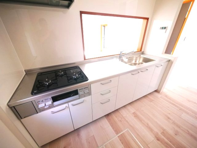 八街市山田台　中古戸建のキッチン|内外装リフォーム済み令和8年9月 システムキッチン ユニットバス トイレ外装リフォーム済