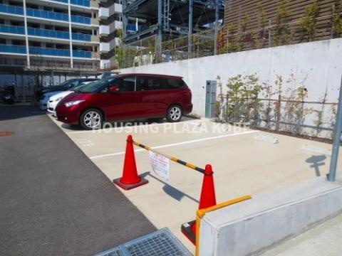ワコーレ舞子グランテラスの駐車場