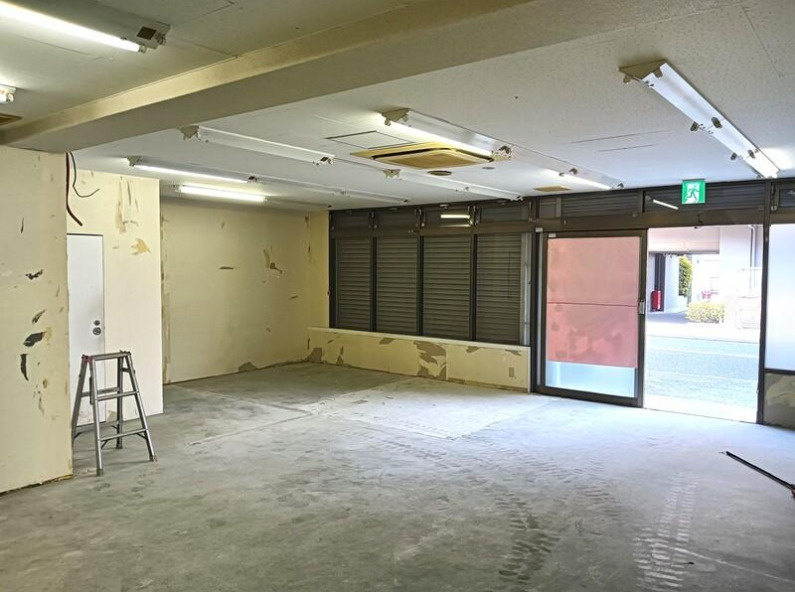 尼崎市西難波町３丁目の店舗事務所のロビー
