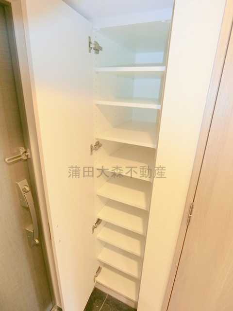 ルーブル本羽田の設備|玄関収納　シューズBOX