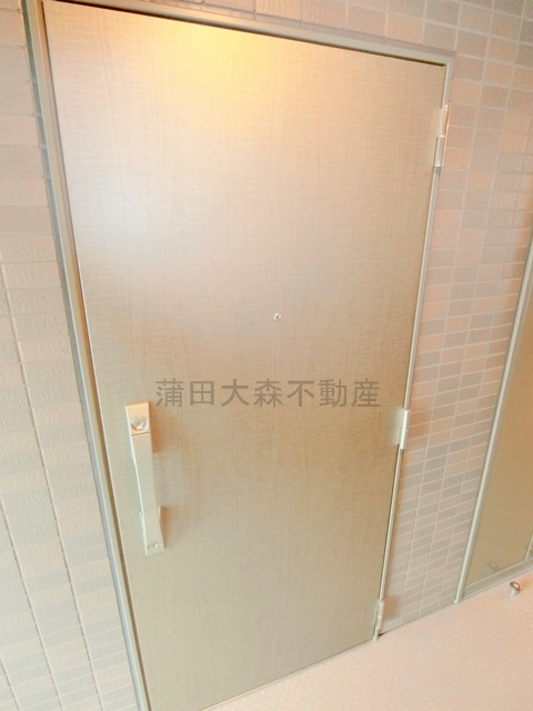 ルーブル本羽田の玄関
