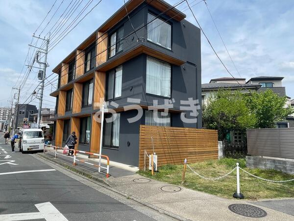 足立区西新井栄町３丁目の賃貸マンションの外観
