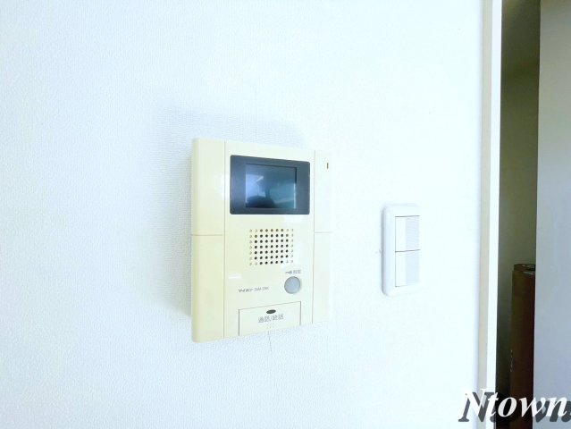 【セキュリティ】 | フェアリー | モニター付きインターホンです。