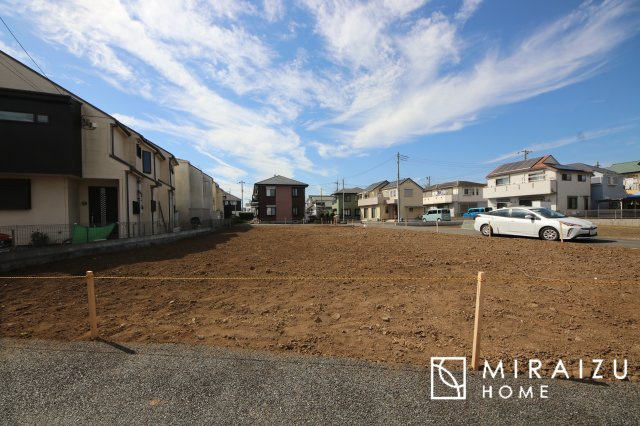 【前面道路含む現地写真】 | どういった間取りにしよう。どの部屋をどう使おう、インテリアはどうしよう、想像するだけでわくわくしちゃいますね。マイホーム計画が楽しみですね☆