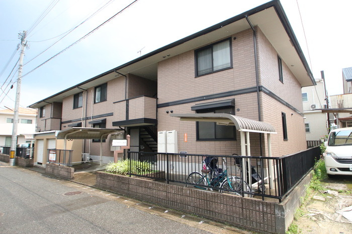 フェリーチェ西都の駐車場