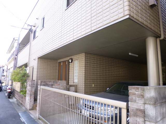 プラザクリヴィアのその他共用部分|きれいなタイル貼りのマンションです♪
