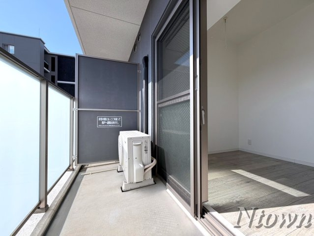 【バルコニー】 | ルナクレシエンテ | 開放的で明るい空間を演出してくれるバルコニーです