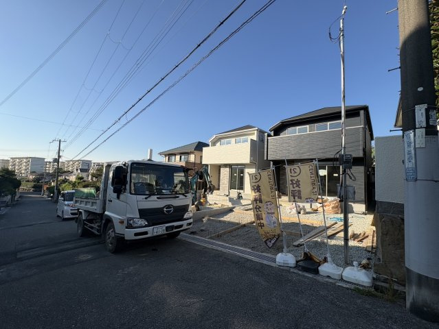 垂水区学が丘1丁目　新築戸建て　2号棟の前面道路含む現地写真|前面道路含む現地写真です