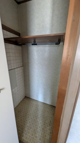 八木7丁目貸家の収納