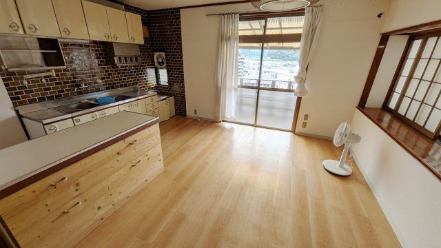八木7丁目貸家の居間・リビング