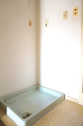 名谷14団地57号棟の脱衣所|洗濯置場