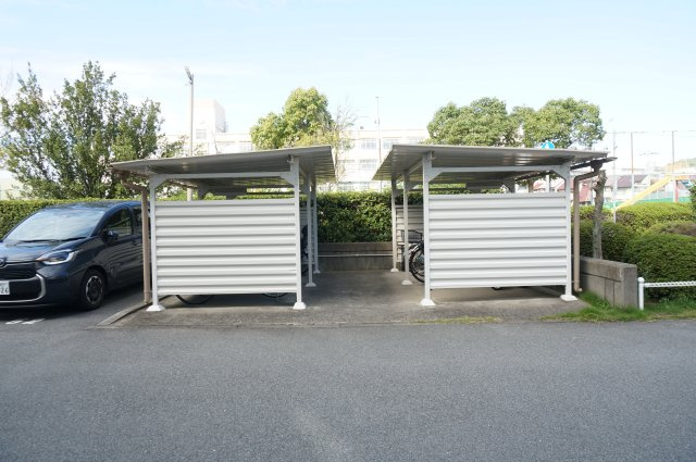 名谷14団地57号棟の駐輪場