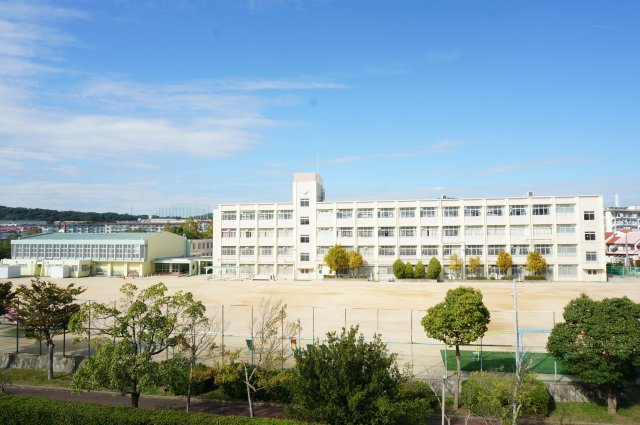 名谷14団地57号棟の周辺|西落合小学校