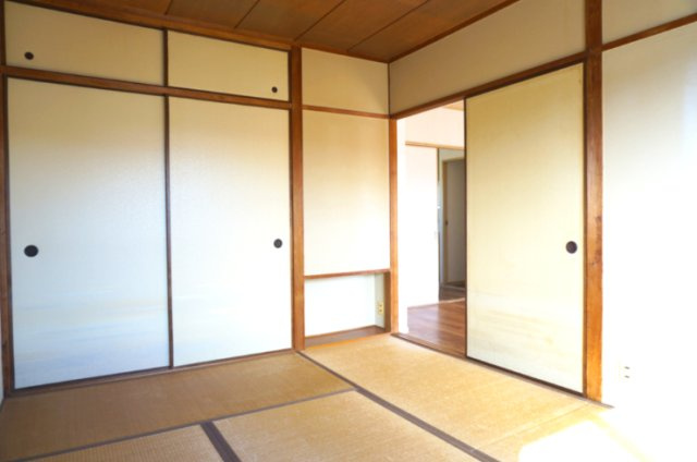 名谷14団地57号棟の和室|南側和室約6帖です