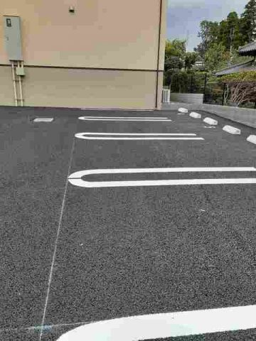 ラ・エトワールの駐車場|車をお持ちの方に嬉しい駐車場付きの物件です