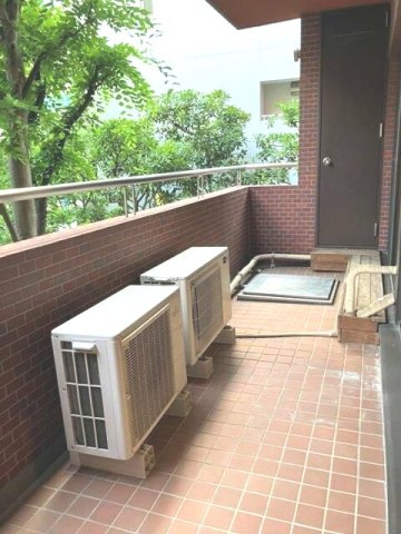 渋谷美竹ハイムのバルコニー|お洗濯にも便利なバルコニー付き