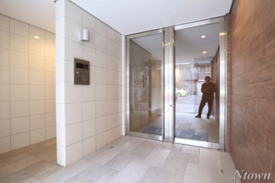 【エントランス】 | アイボリー | 建物の内部です
