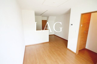 【居間・リビング】 | Ｂｌｏｏｍ三咲　Ａ | 洋室のお部屋です。