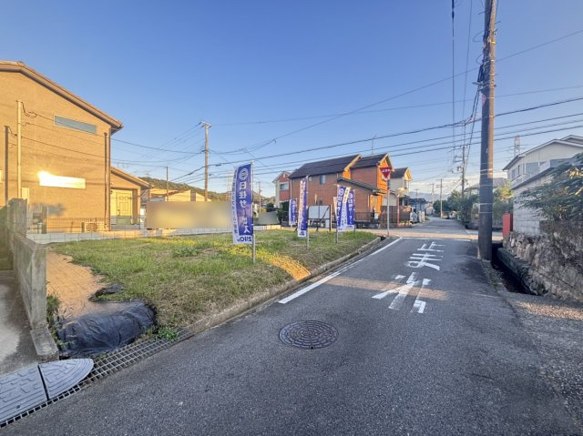 西宮市山口町名来2丁目 土地1号地の前面道路含む現地写真