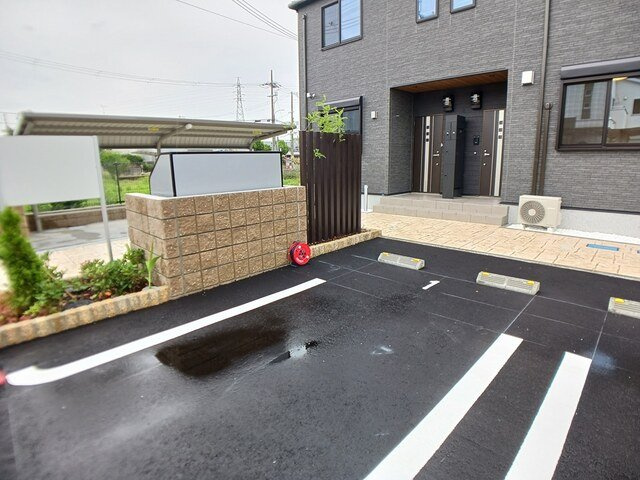 ＣＯＣＯメゾン　ＨＪの駐車場