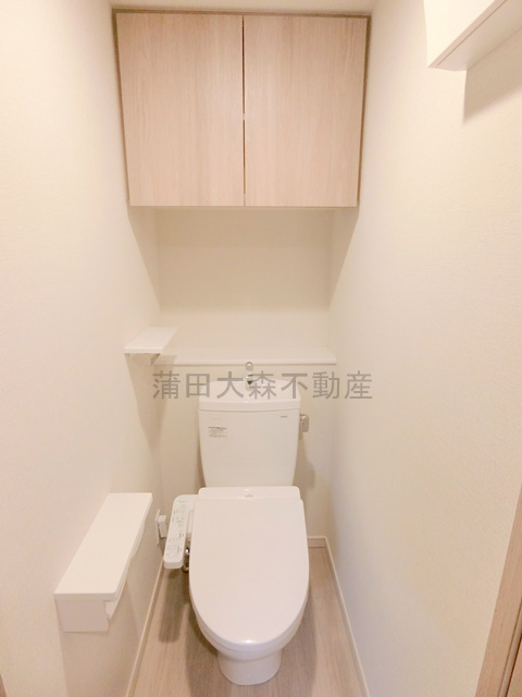 ルーブル本羽田のトイレ|棚収納と温水洗浄便座付きのトイレ