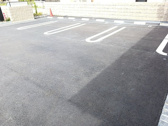 ラ　ヴィヴァーチェの駐車場