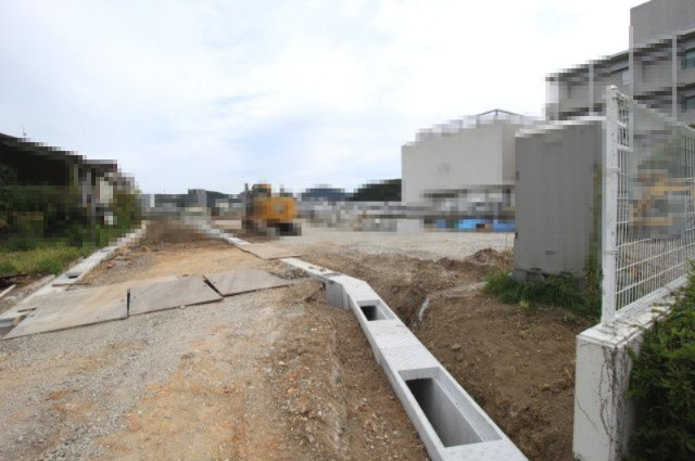 高知市大津乙　3号地　建築条件なし　売土地　【全10区画】の前面道路含む現地写真|前面道路　【一方】北側　幅　6.0ｍ