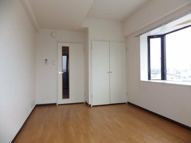 横浜市旭区鶴ケ峰本町２丁目の賃貸マンションの居間・リビング